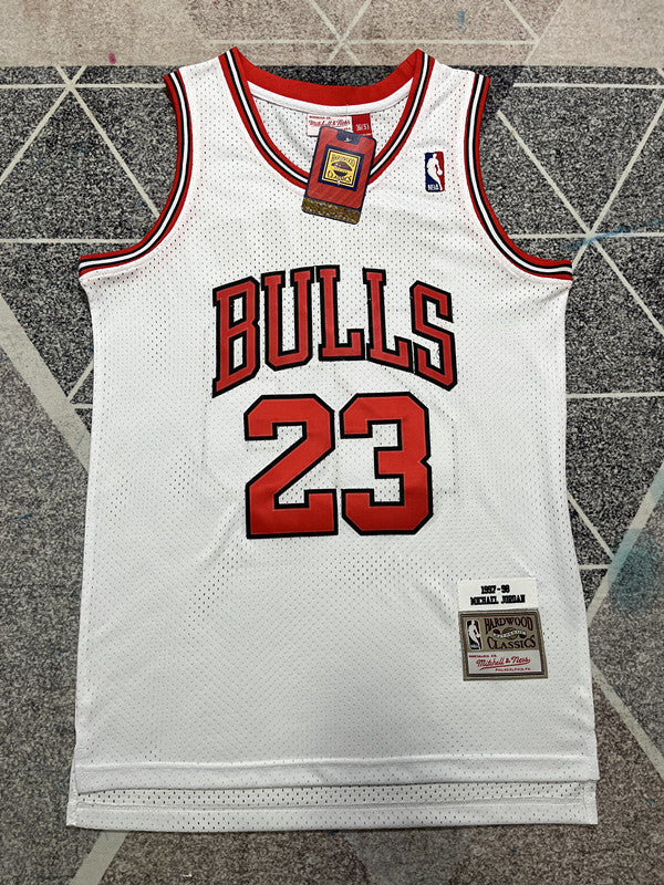 Chicago White Retro Basketball Jersey #23 front view [SPMERGE:P153:front]