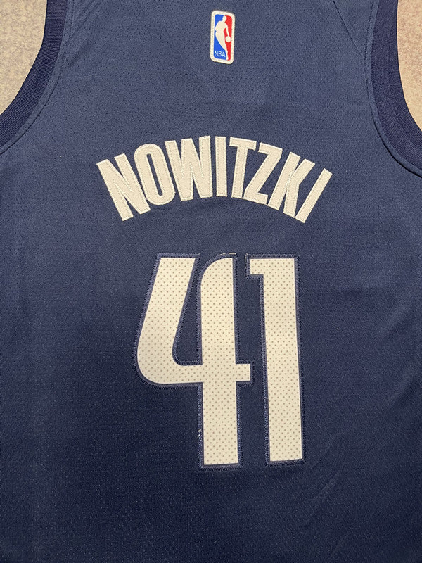 Navy Dallas Mavericks basketball jersey, back lettering and number detail