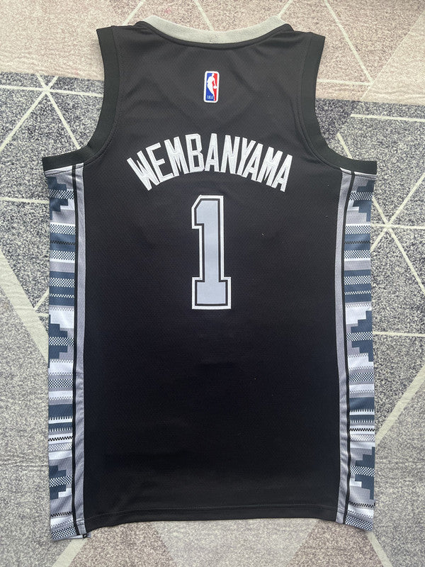 Black San Antonio Spurs basketball jersey, full back view